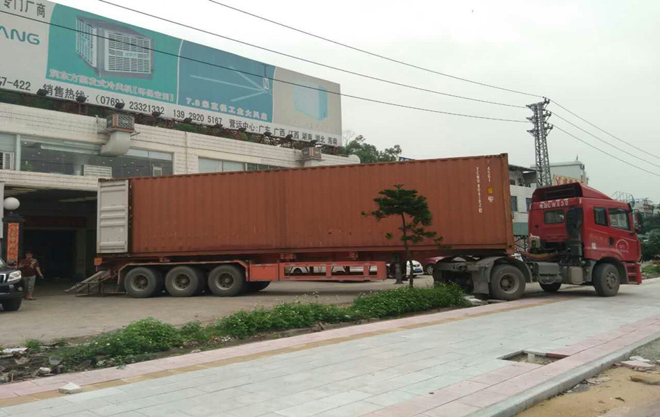 廣東環(huán)?？照{(diào)裝車中